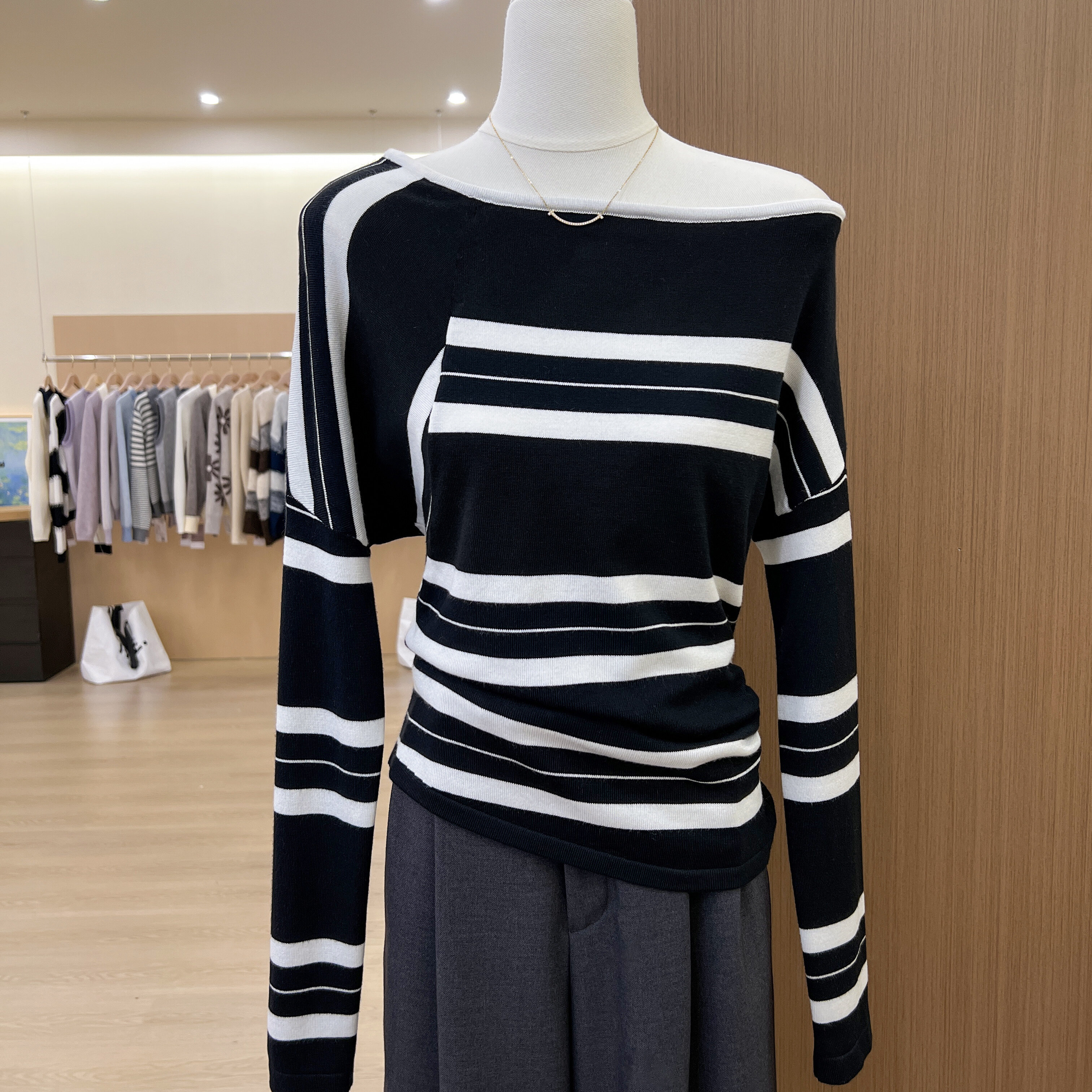 露肩显瘦条纹针织衫斜肩长袖T恤