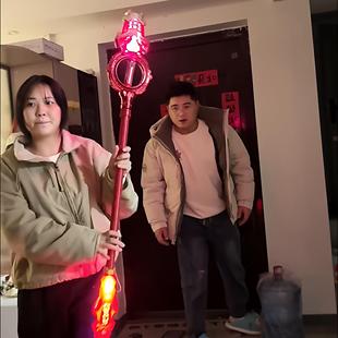 新年礼物送男友红火旋枪炫酷高级感火花剑三合一轴承旋转激光剑