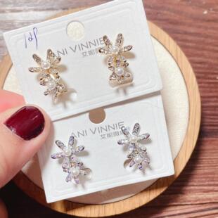 艾妮薇妮耳饰新款微镶锆石珍珠小花时尚耳夹女无耳洞百搭气质优雅