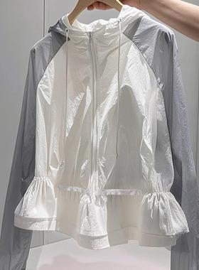 今年流行的白色连帽撞色防晒服外套轻薄透气夏季女装2025超火减龄