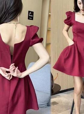 2025年新款连衣裙女法式小个子方领气质a字裙韩版收腰赫本风绿色