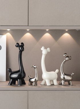 现代简约一家四口鹿陶瓷创意摆件桌面客厅酒柜玄关电视柜家居饰品