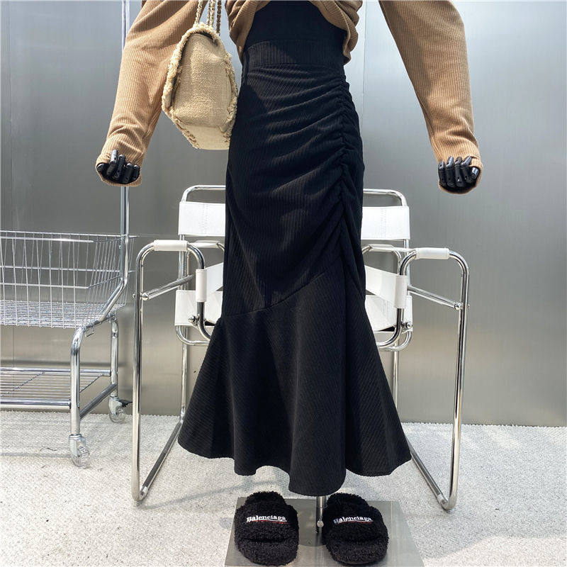 时尚灯芯绒纯色半身裙子女秋季2021年新款鱼尾裙收腰显瘦包臀裙潮