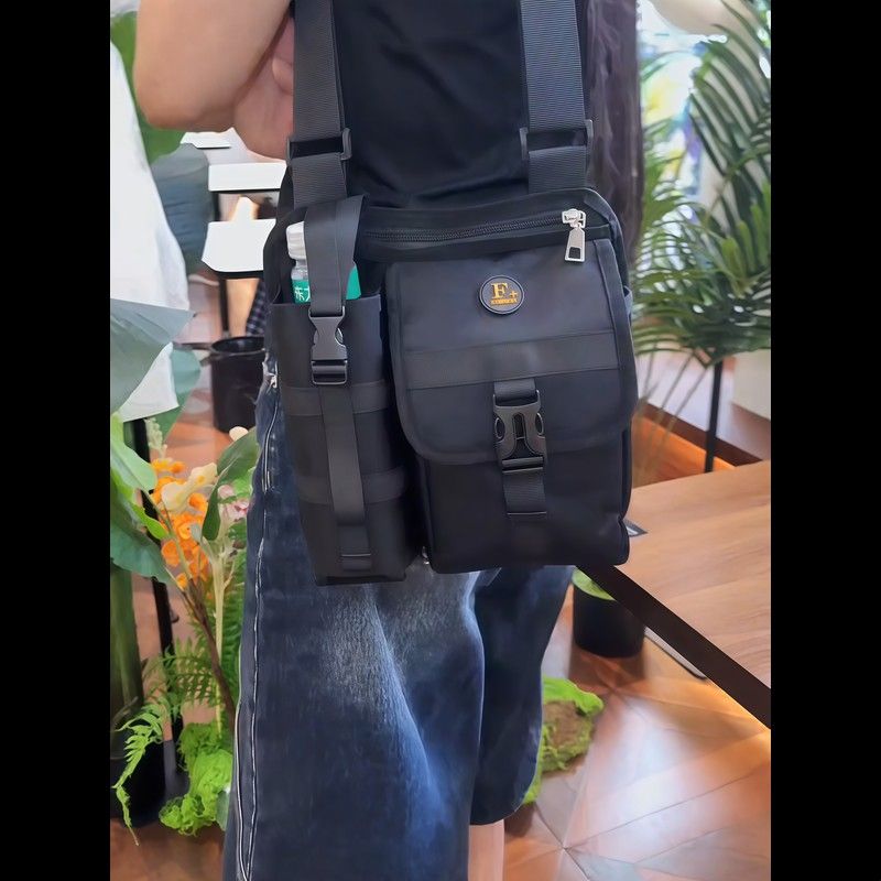 新款中老年旅行背包户外休闲单肩斜挎包出行旅游包雨伞水壶包时尚