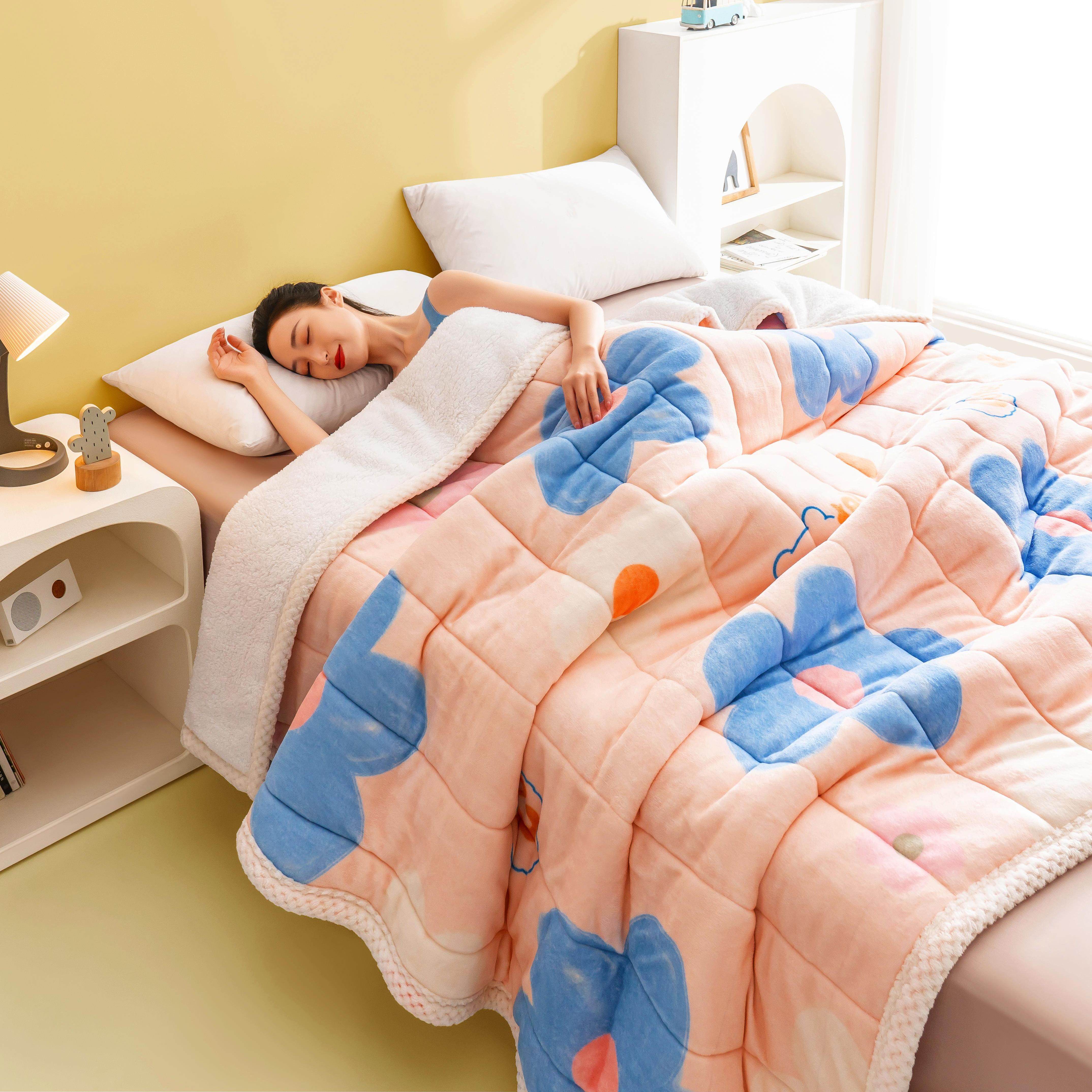 三层牛奶绒毛毯加厚冬季铺床上盖毯办公室午睡毯宿舍珊瑚绒小毯子