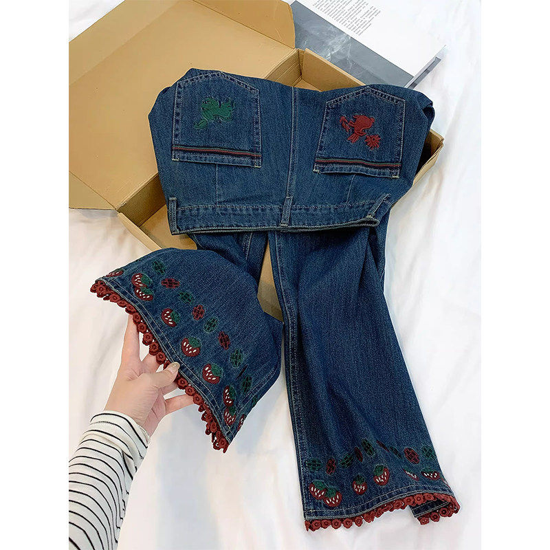 深蓝色草莓刺绣直筒牛仔裤女春季新款梨形身材高腰显瘦九分阔腿裤