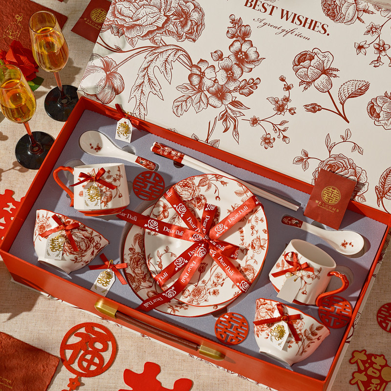 玫瑰假日新婚礼物送新娘新人订婚碗盘筷套装家用新款结婚餐具礼盒