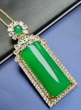 天然高冰种帝王绿玉髓镶嵌平安无事牌吊坠挂件女时尚玛瑙玉坠项链