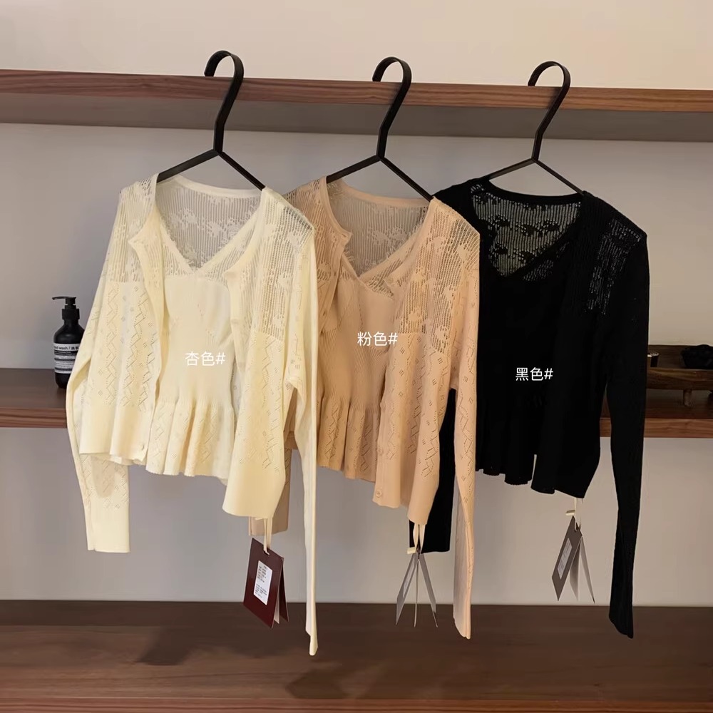 毛衣针织开衫+蕾丝质感吊带背心