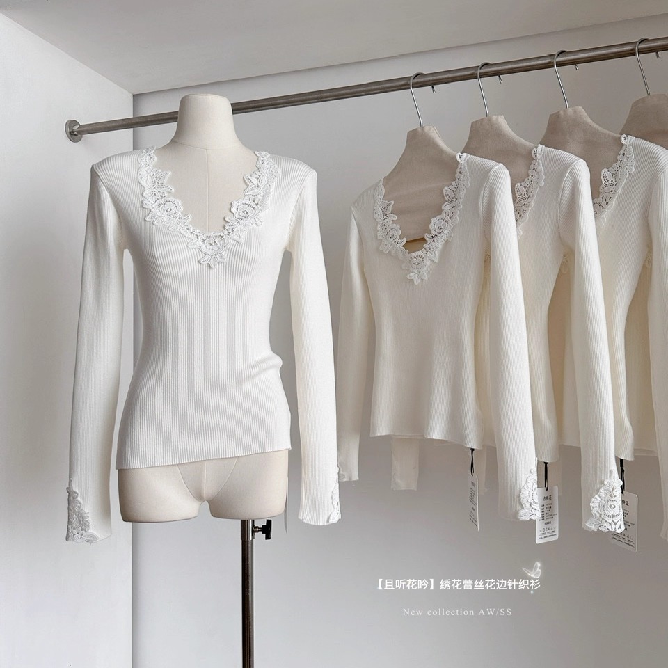 白色羊毛绣花V领毛衣打底衫女