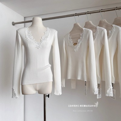 白色羊毛绣花V领毛衣打底衫女