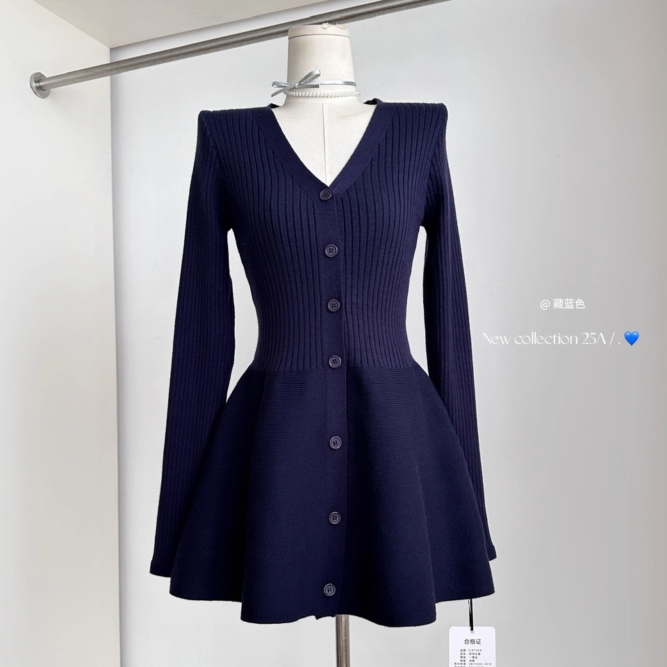 绝美收腰显瘦打底长袖针织连衣裙