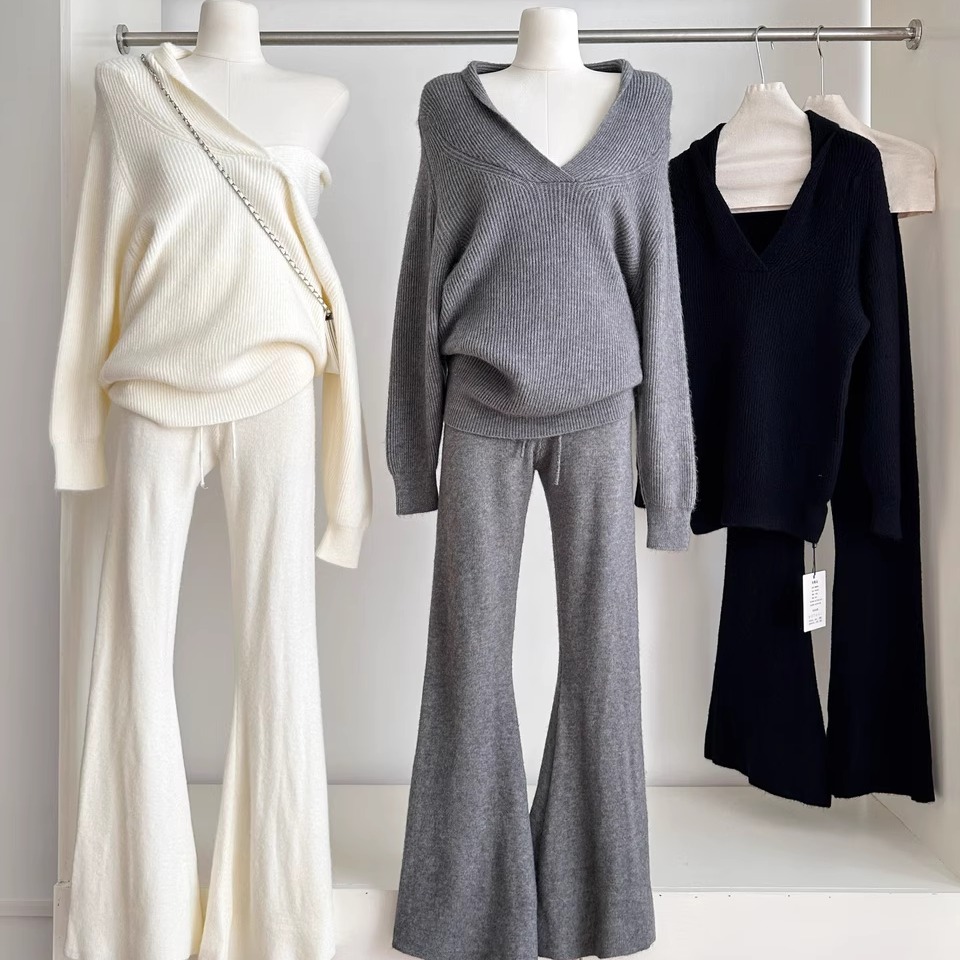 软糯毛衣V领针织衫+微喇休闲裤