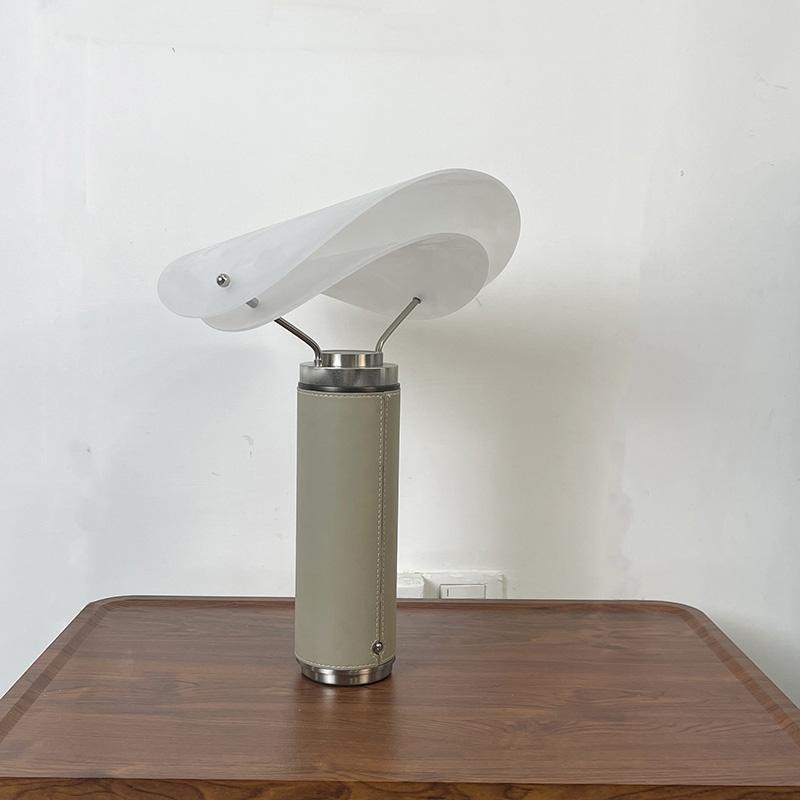 原创无极调光充储一体装饰台灯