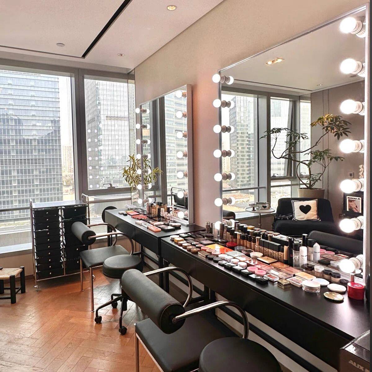 网红简约婚纱影楼烤漆梳妆台带灯美容学院化妆师专用化妆桌工作室