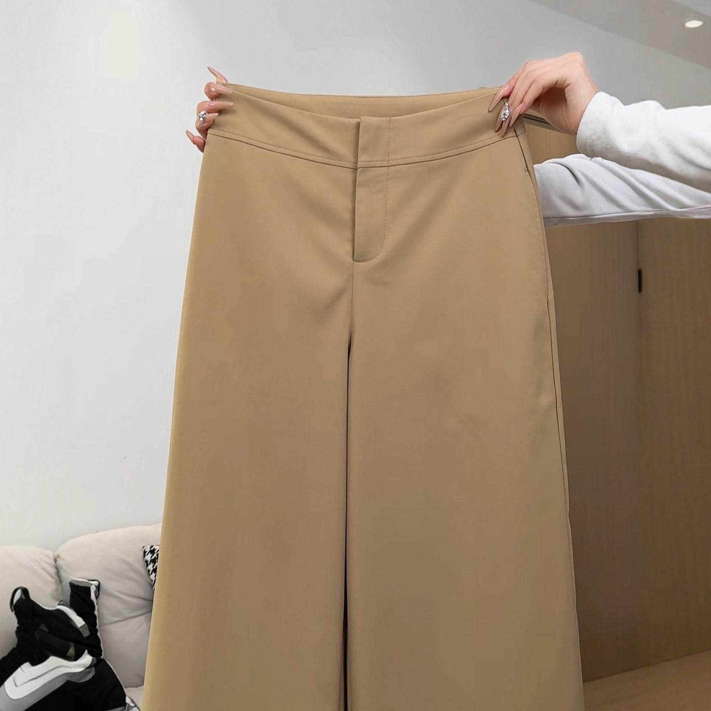 卡其色西装裤女春季2026新款垂坠感高级感小个子老钱风窄版阔腿