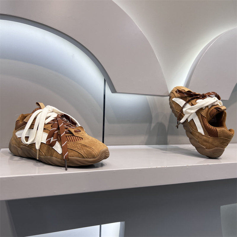 2026秋季新款轻便板鞋简约高端小众设计皮面舒适抖音同款休闲鞋子,户外/登山/野营/旅行用品,户外休闲鞋,淘宝优惠券,粉丝福利购,淘宝优惠卷