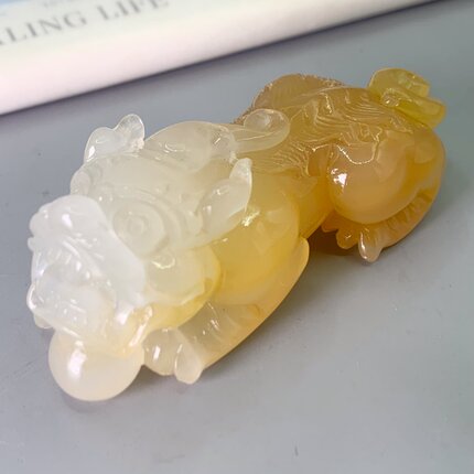 天然黄龙玉招财貔貅手把件摆件精雕款高冰透小摆件