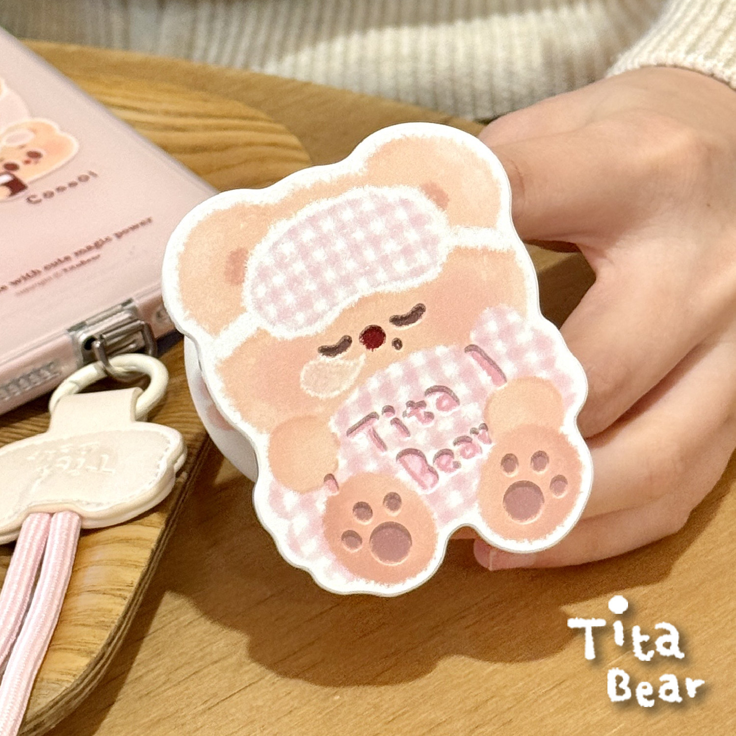 TitaBear出门三部曲磁吸手机支架雕刻仿木原创新款苹果华为小米独特立体支撑架桌面办公追剧可爱卡通通用,3C数码配件,手机支架/手机座,淘宝优惠券,粉丝福利购,淘宝优惠卷