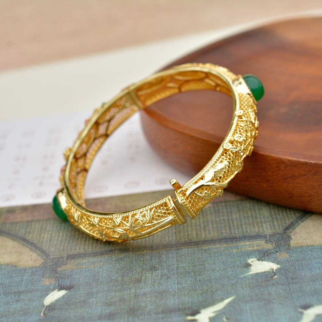 铜镶嵌绿玉髓花开富贵珐琅手镯