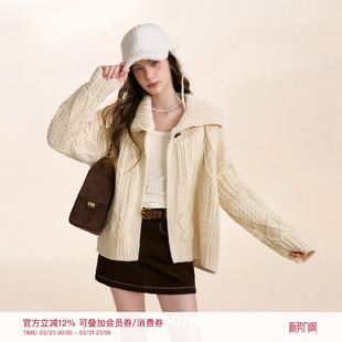 撞色手工扣复古麻花纹理大翻领毛衣开衫 core safari Kroche