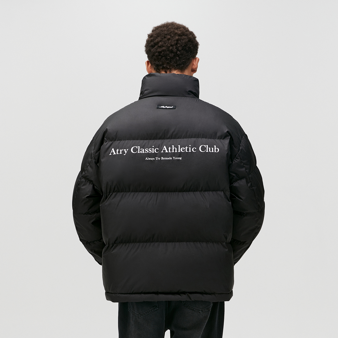 字母标语黑色立领情侣羽绒服外套