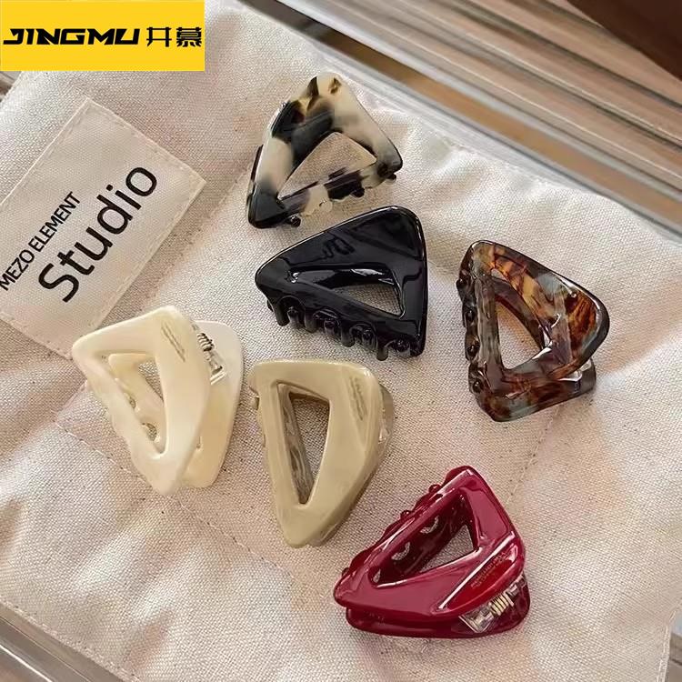 井慕~三角形醋酸抓夹女夏季小巧精致发夹子2024新款网红盘发抓夹