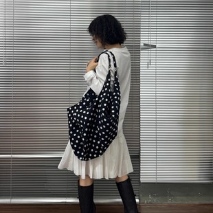 慵懒复古黑白波点包包女大容量休闲百搭斜挎包可双肩 stylish