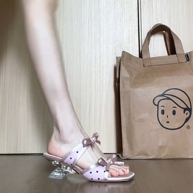 JW stylish 复古羊皮坡跟露趾凉鞋女 蝴蝶结波点异型高跟拖鞋子