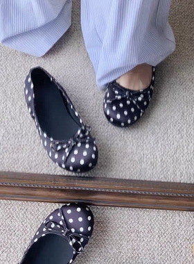 JW stylish 复古缎面蝴蝶结波点鞋女 包头平底单鞋浅口芭蕾舞鞋子