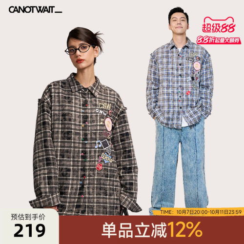 经典格纹衬衫设计 配上多个彩色小扣子点缀