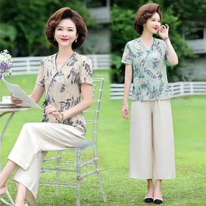 中年妈妈夏装套装气质旗袍领上衣中老年女夏季碎花短袖T恤两件套