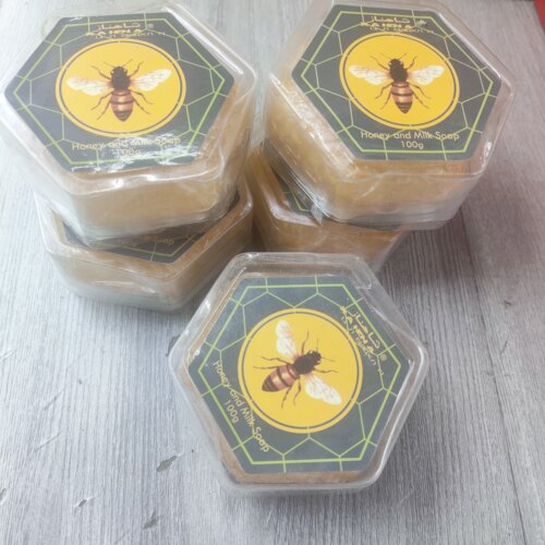 新疆蜂蜜手工皂蜂胶香皂沐浴洗手洗脸皂新疆包邮