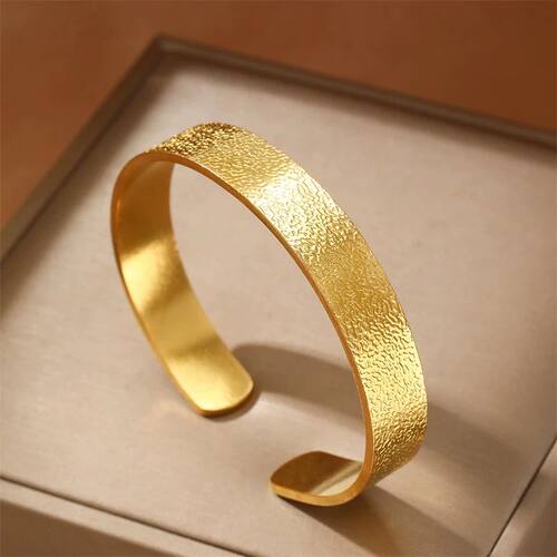 Vintage Elegant Uneven surface Design Bangle Bracelet Gold
