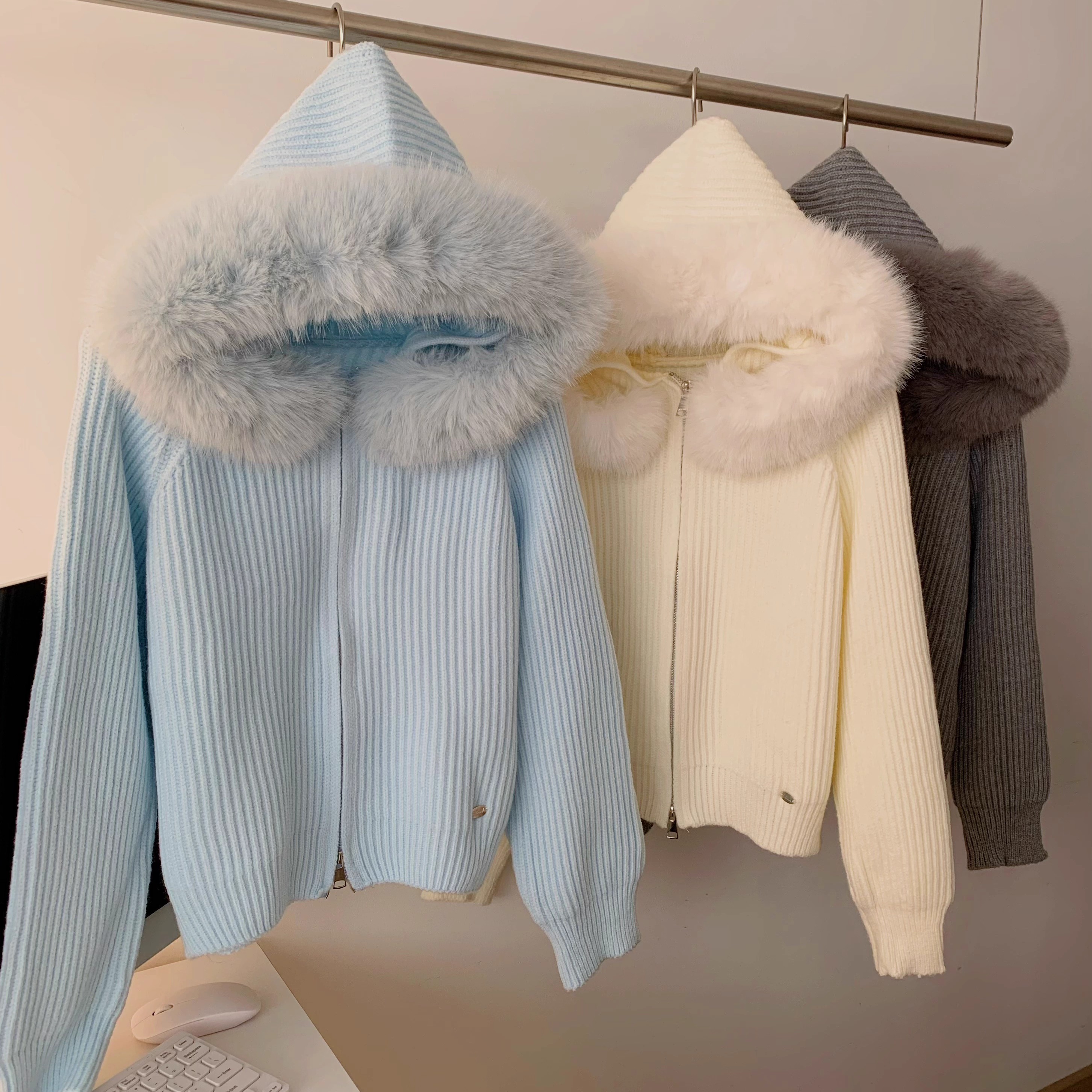 真毛领连帽加厚轻奢毛衣短外套