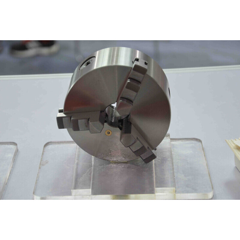 三爪卡盘自定心卡盘四爪卡盘自定心卡盘三爪卡盘扳手四爪卡盘扳手