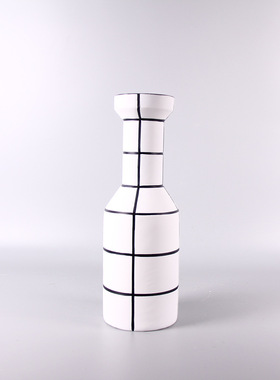 现代简约北欧创意家居白色树脂花瓶时尚条纹工艺品摆件家居装饰u.