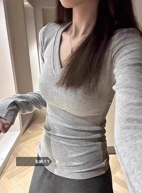 德绒新款灰色V领修身长袖T恤女显瘦秋冬正肩保暖打底加绒辣妹上衣