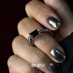 ONEPART25高定设计款钢珠黑耀松紧戒指男女通用钛钢合成锆石戒指