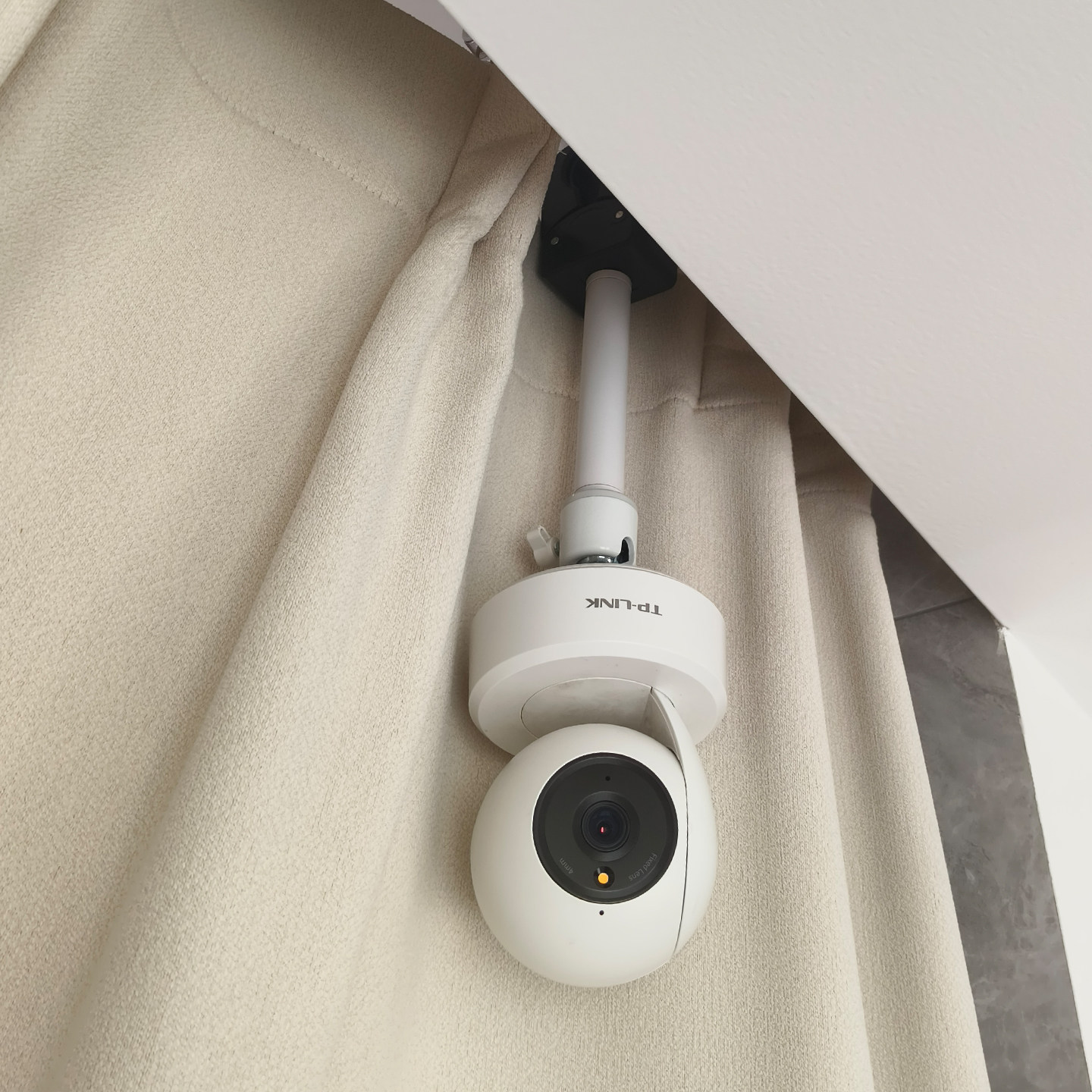 监控摄像头支架免打孔家用窗帘杆轨道吊装适用小米TPLINK萤石海雀