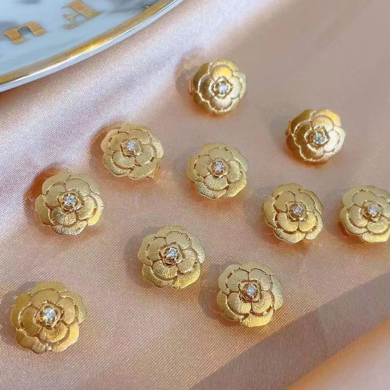 18K黄金山茶花钻石吊坠扣 可开口choker百搭万能扣拉丝工艺玫瑰花