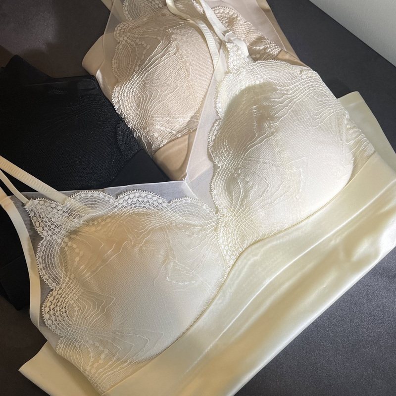 蕾丝吊带美背大胸显小收副乳内衣