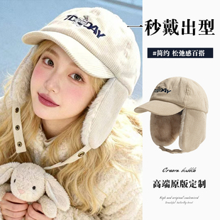 灯芯绒刺绣字母雷锋帽子男女冬季保暖护耳帽毛绒百搭显脸小鸭舌帽