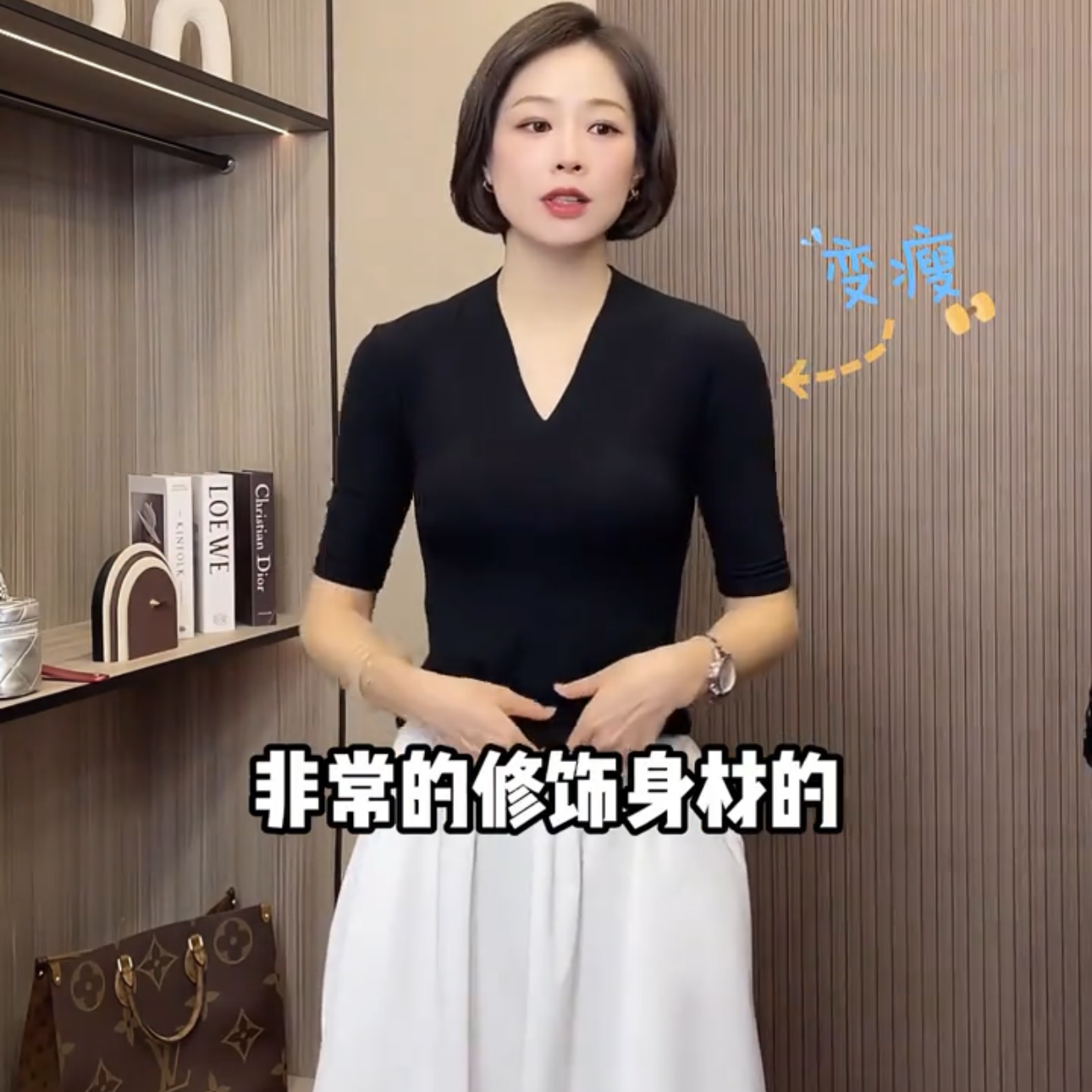 2025年夏季款黑色正肩中袖t恤女修身显瘦短袖小衫小众性感V领上衣