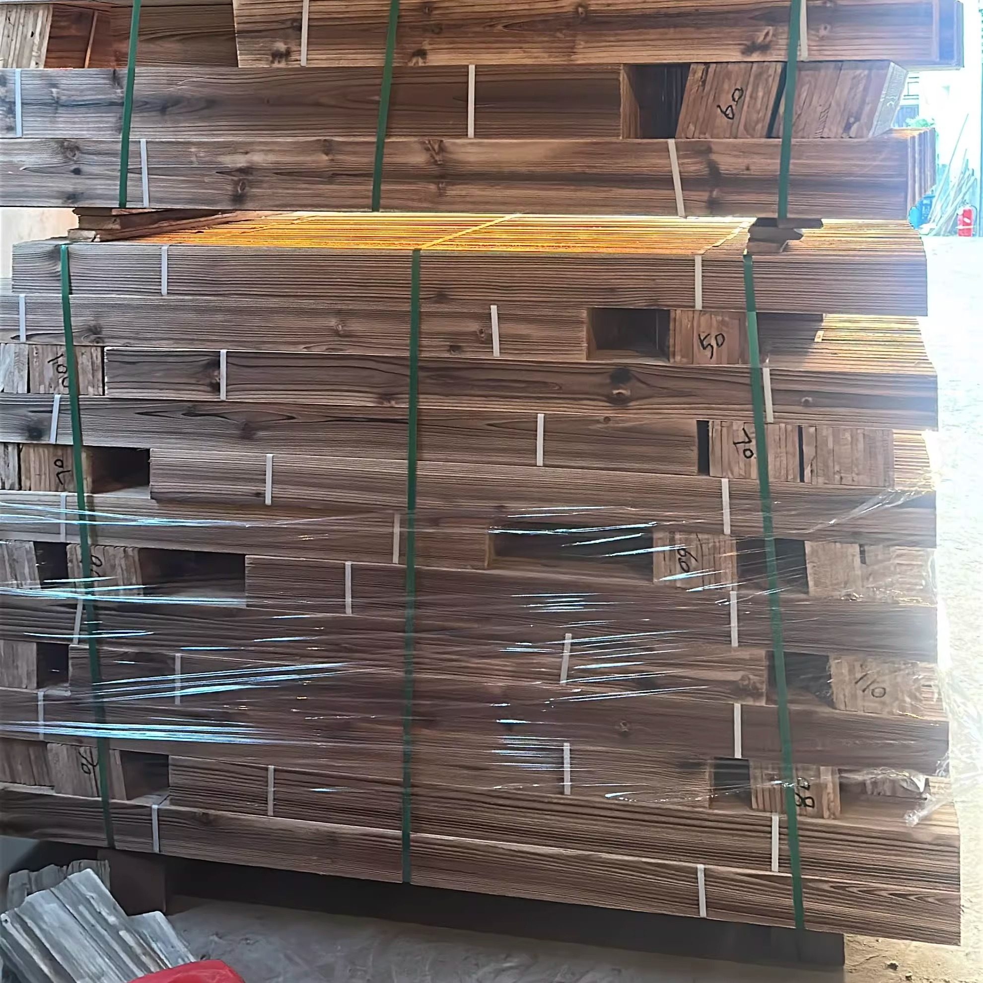 【新品】老杉木碳纹板做旧老木板仿旧碳化拉丝处理护墙老地板民宿,基础建材,原木板/实木板,淘宝优惠券,粉丝福利购,淘宝优惠卷