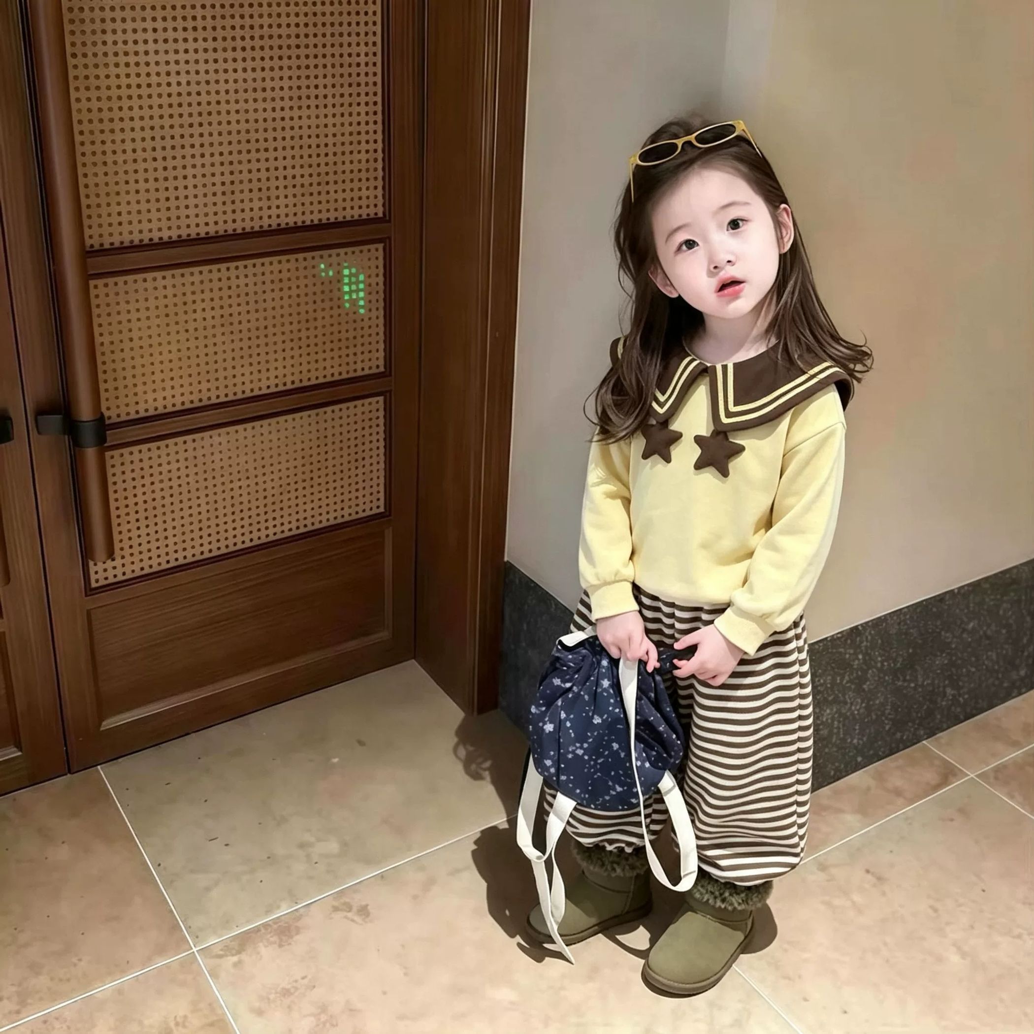 小女孩长袖上衣2026秋装新款校园风女宝宝黄色娃娃领卫衣儿童套装