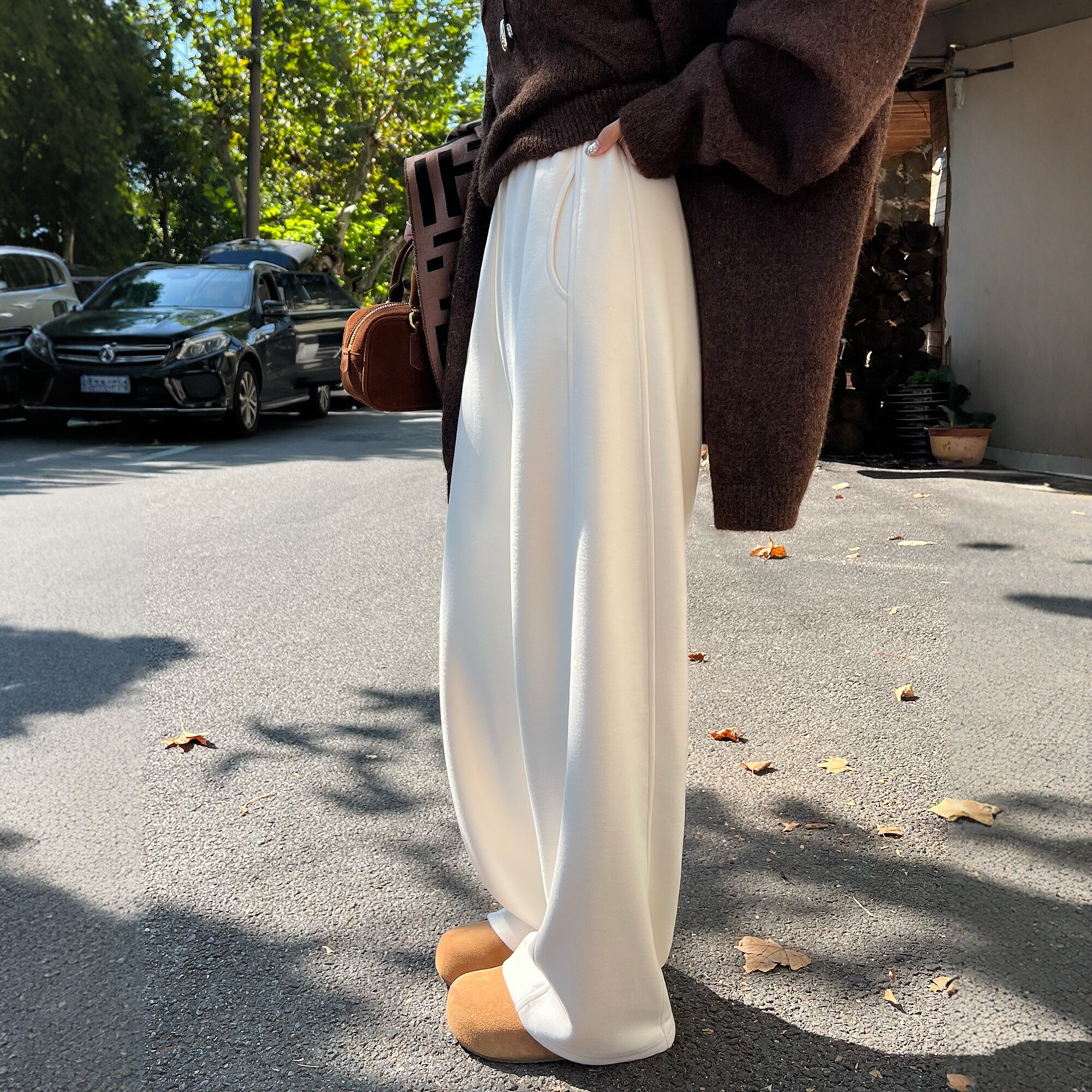 白色运动阔腿裤女秋冬季新款高腰休闲羊毛卫裤松弛感弯刀糯米裤子