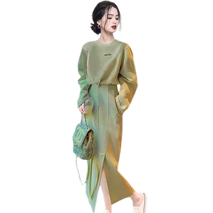 高级感网红炸街休闲运动套装女秋洋气减龄小香风卫衣半身裙两件套