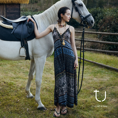 TU羊毛印花V领度假风吊带裙