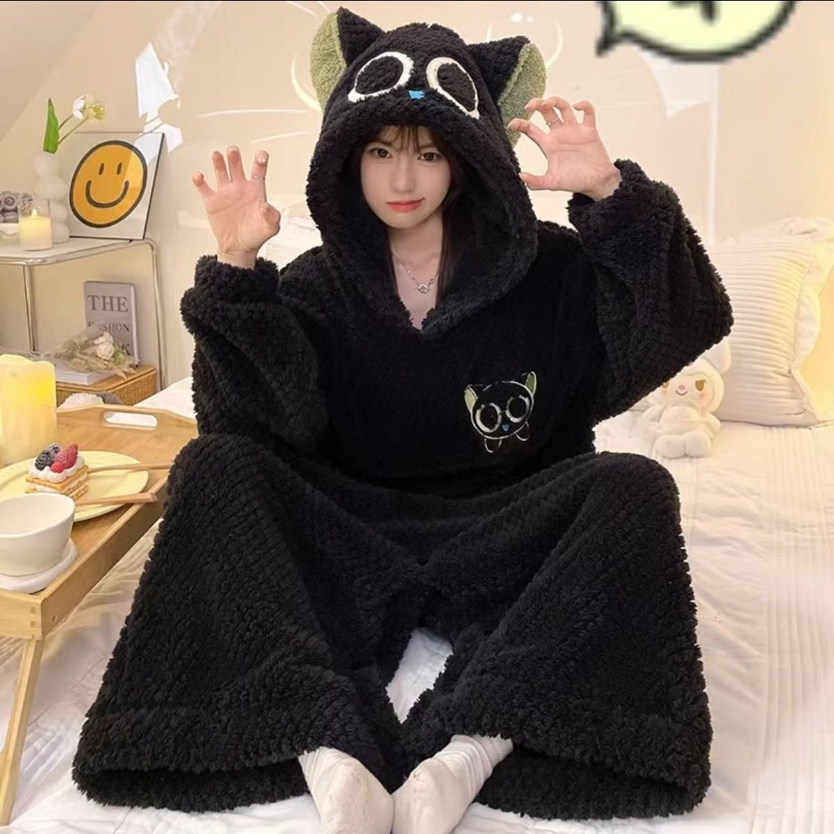 冬季睡衣女加厚珊瑚绒2025新款连体长款卡通绣花连帽可外穿家居服